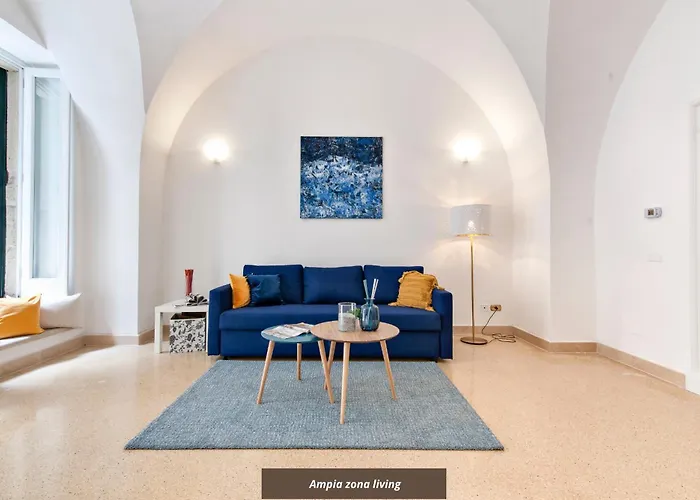 Blue Loft - Old Town Apartment Sit